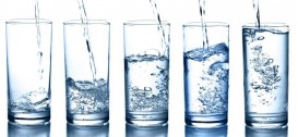 Woda źródlana czy mineralna? Która jest lepsza?